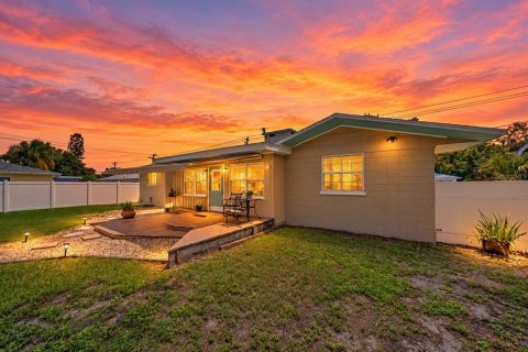 Villa ou maison à vendre à Bradenton, Floride: 2 chambres, 140.93 m2 № 2429155 - photo 2
