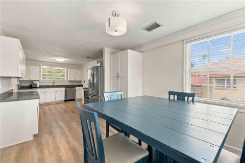 Villa ou maison à vendre à Bradenton, Floride: 2 chambres, 140.93 m2 № 2429155 - photo 8