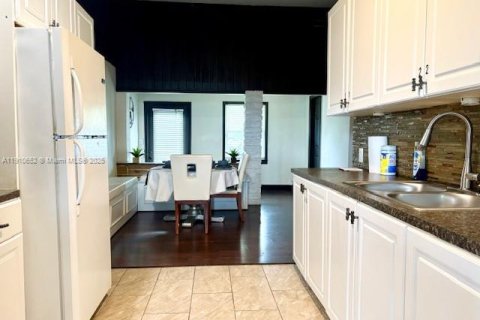 House in Miami, Florida 2 bedrooms, 89.93 sq.m. № 1967961 - photo 19