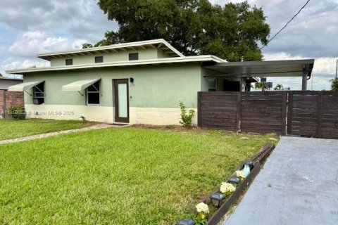 House in Miami, Florida 2 bedrooms, 89.93 sq.m. № 1967961