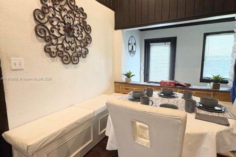 House in Miami, Florida 2 bedrooms, 89.93 sq.m. № 1967961 - photo 8