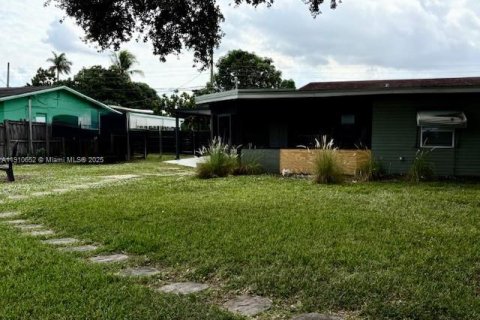 House in Miami, Florida 2 bedrooms, 89.93 sq.m. № 1967961 - photo 17