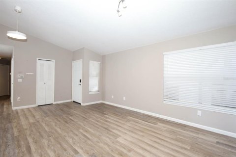 House in Orlando, Florida 3 bedrooms, 108.23 sq.m. № 2216364 - photo 9