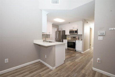 House in Orlando, Florida 3 bedrooms, 108.23 sq.m. № 2216364 - photo 10