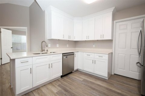 House in Orlando, Florida 3 bedrooms, 108.23 sq.m. № 2216364 - photo 12