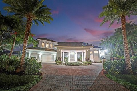 House in Plantation, Florida 8 bedrooms, 482.44 sq.m. № 2339911 - photo 2