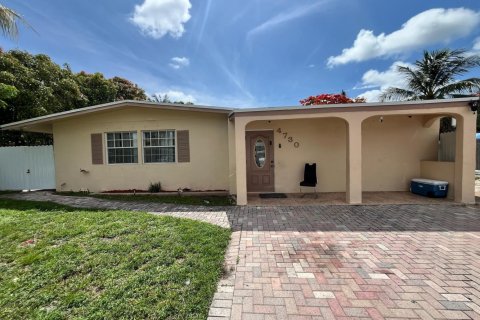 House in Deerfield Beach, Florida 4 bedrooms, 117.89 sq.m. № 2245872