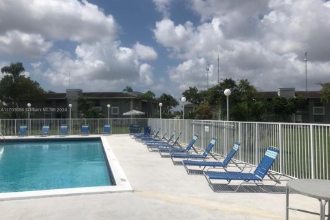 Снять в аренду кондоминиум в Майами, Флорида 2 спальни, 98.48м2, № 1869915 - фото 3