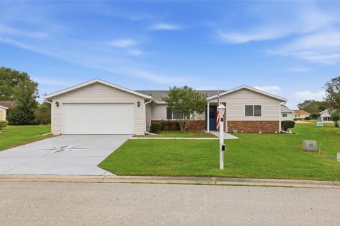 House in Summerfield, Florida 3 bedrooms, 134.71 sq.m. № 2114278