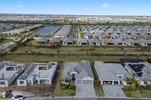 Casa en venta en Port St. Lucie, Florida, 3 dormitorios, 255.76 m2 № 2188037 - foto 4