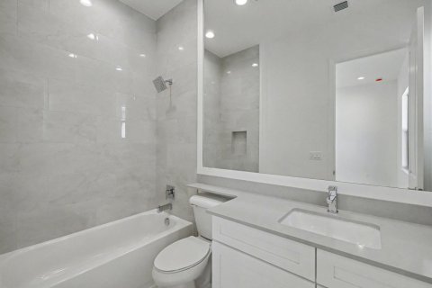 Casa en venta en Port St. Lucie, Florida, 3 dormitorios, 255.76 m2 № 2188037 - foto 25