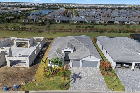 Casa en venta en Port St. Lucie, Florida, 3 dormitorios, 255.76 m2 № 2188037 - foto 2