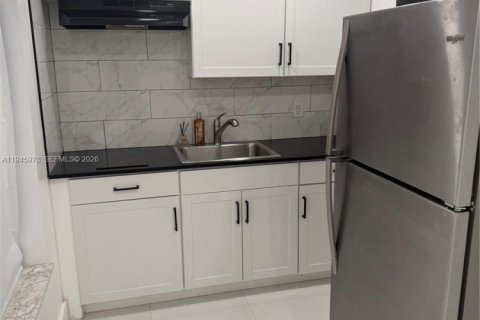 Immobilier commercial à louer à Miami, Floride: 1 chambre, 159.7 m2 № 2002728 - photo 5