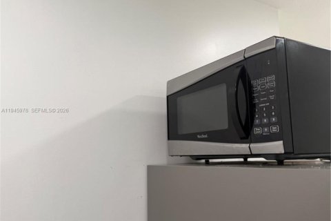 Immobilier commercial à louer à Miami, Floride: 1 chambre, 159.7 m2 № 2002728 - photo 7