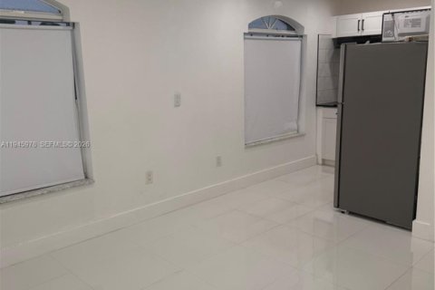 Immobilier commercial à Miami, Floride 1 chambre, 159.7 m2 № 2002728