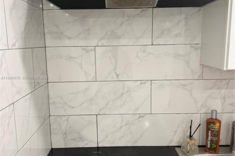 Immobilier commercial à louer à Miami, Floride: 1 chambre, 159.7 m2 № 2002728 - photo 8