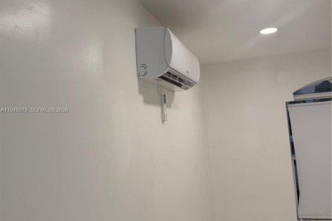 Immobilier commercial à louer à Miami, Floride: 1 chambre, 159.7 m2 № 2002728 - photo 3