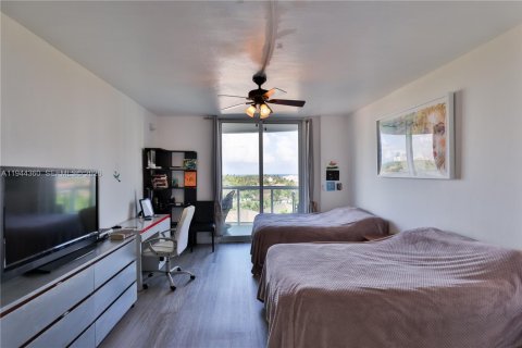 Condo in Sunny Isles Beach, Florida, 2 bedrooms  № 2003578 - photo 9