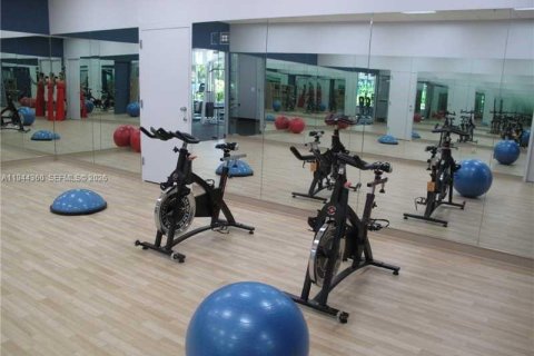 Condo in Sunny Isles Beach, Florida, 2 bedrooms  № 2003578 - photo 25