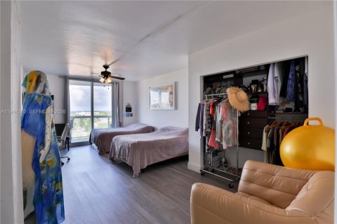 Condo in Sunny Isles Beach, Florida, 2 bedrooms  № 2003578 - photo 8