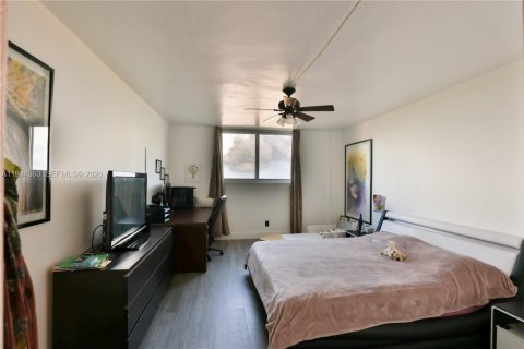 Condo in Sunny Isles Beach, Florida, 2 bedrooms  № 2003578 - photo 14