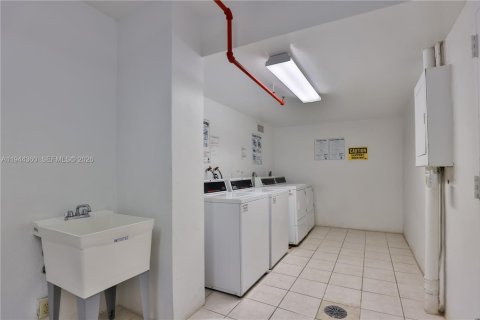 Condo in Sunny Isles Beach, Florida, 2 bedrooms  № 2003578 - photo 24