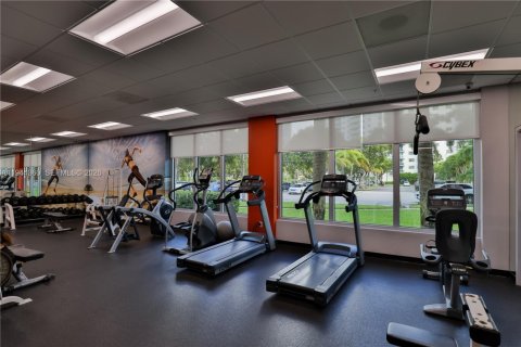 Condo in Sunny Isles Beach, Florida, 2 bedrooms  № 2003578 - photo 17