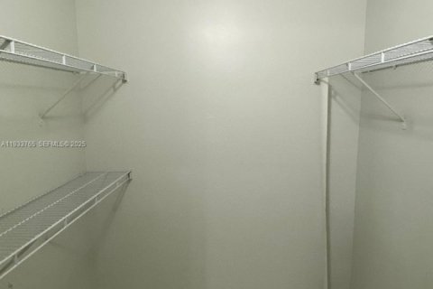 Condominio en alquiler en Sunrise, Florida, 1 dormitorio, 70.05 m2 № 1992040 - foto 6