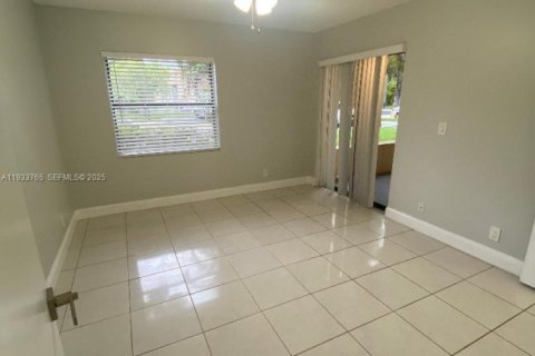 Condominio en alquiler en Sunrise, Florida, 1 dormitorio, 70.05 m2 № 1992040 - foto 7