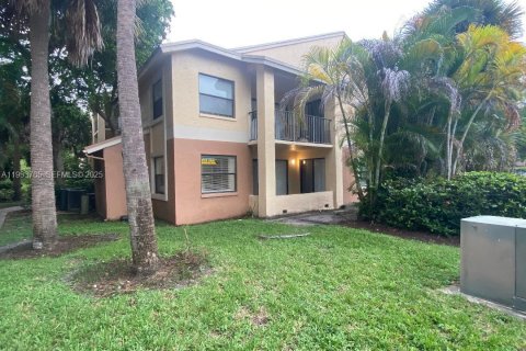 Condominio en alquiler en Sunrise, Florida, 1 dormitorio, 70.05 m2 № 1992040 - foto 3