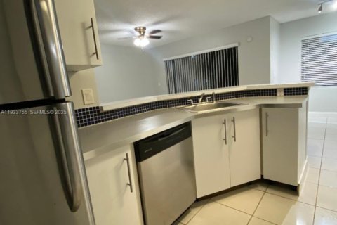 Condominio en alquiler en Sunrise, Florida, 1 dormitorio, 70.05 m2 № 1992040 - foto 4