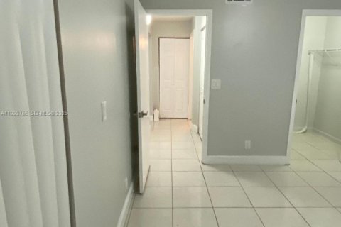 Condominio en alquiler en Sunrise, Florida, 1 dormitorio, 70.05 m2 № 1992040 - foto 15