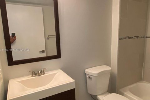 Condominio en alquiler en Sunrise, Florida, 1 dormitorio, 70.05 m2 № 1992040 - foto 8