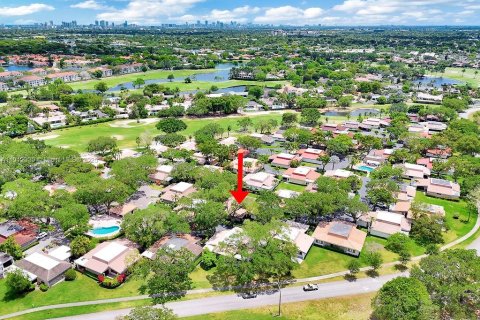 Casa en venta en Hollywood, Florida, 2 dormitorios, 255.48 m2 № 1970710 - foto 3