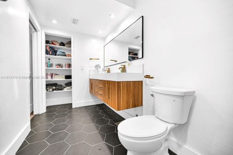 Casa en venta en Hollywood, Florida, 2 dormitorios, 255.48 m2 № 1970710 - foto 8