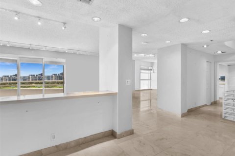 Copropriété à vendre à Aventura, Floride: 2 chambres, 213.49 m2 № 1747960 - photo 4