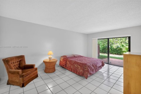 Condo in Miami, Florida, 3 bedrooms  № 2004956 - photo 17