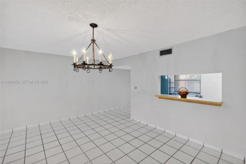 Condo in Miami, Florida, 3 bedrooms  № 2004956 - photo 11