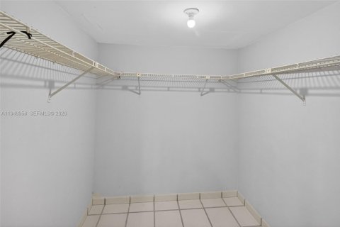 Condo in Miami, Florida, 3 bedrooms  № 2004956 - photo 22