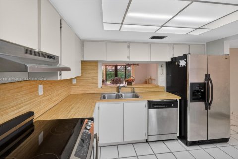 Condo in Miami, Florida, 3 bedrooms  № 2004956 - photo 7