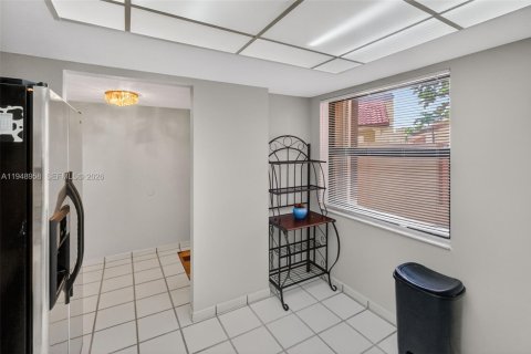 Condo in Miami, Florida, 3 bedrooms  № 2004956 - photo 10