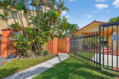 Condo in Miami, Florida, 3 bedrooms  № 2004956