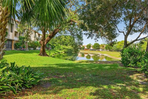 Condo in Miami, Florida, 3 bedrooms  № 2004956 - photo 28