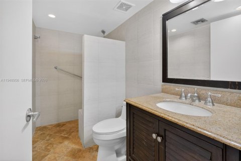 Condo in Miami, Florida, 3 bedrooms  № 2004956 - photo 14