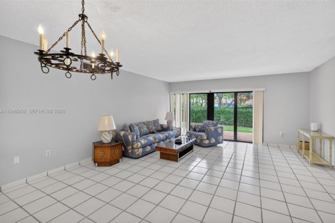 Condo in Miami, Florida, 3 bedrooms  № 2004956 - photo 5