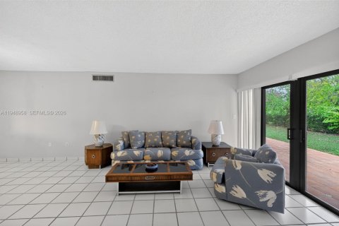 Condo in Miami, Florida, 3 bedrooms  № 2004956 - photo 29