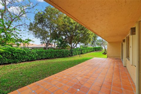 Condo in Miami, Florida, 3 bedrooms  № 2004956 - photo 3