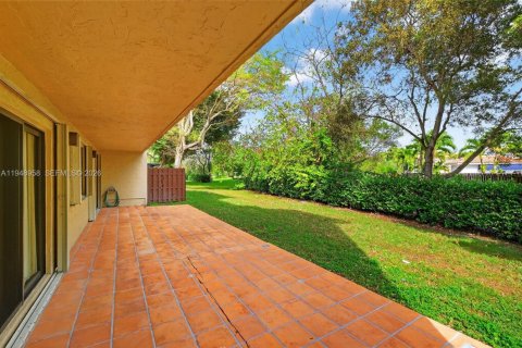 Condo in Miami, Florida, 3 bedrooms  № 2004956 - photo 27