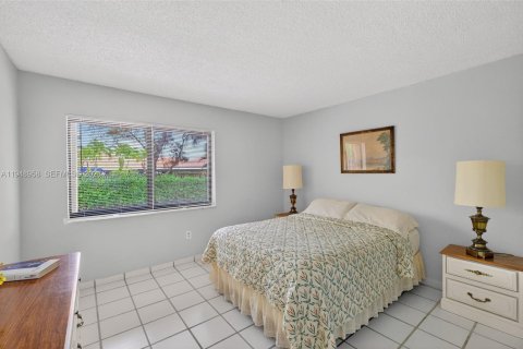 Condo in Miami, Florida, 3 bedrooms  № 2004956 - photo 15