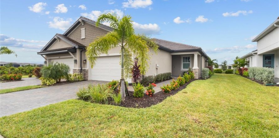 House in Venice, Florida 2 bedrooms, 147.9 sq.m. № 2396289